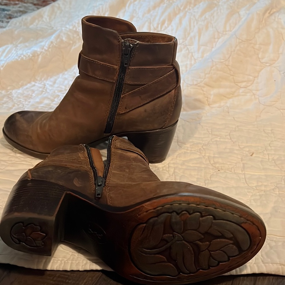 B.o.c booties size 8